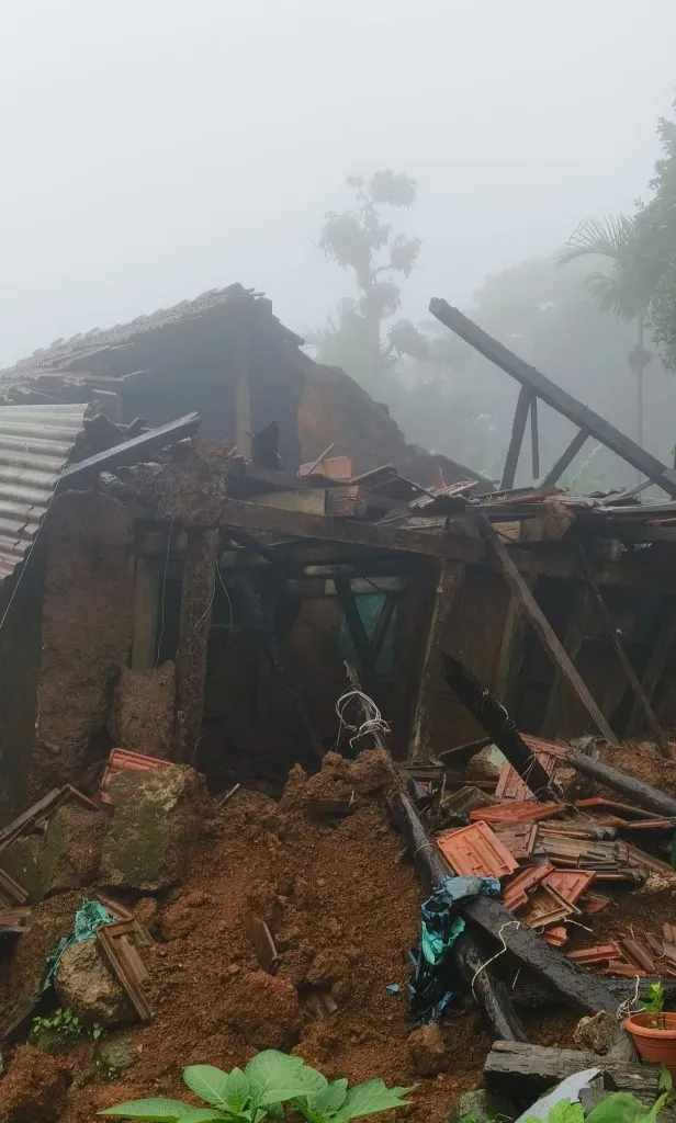 Two houses collapsed due to rain in Parwad