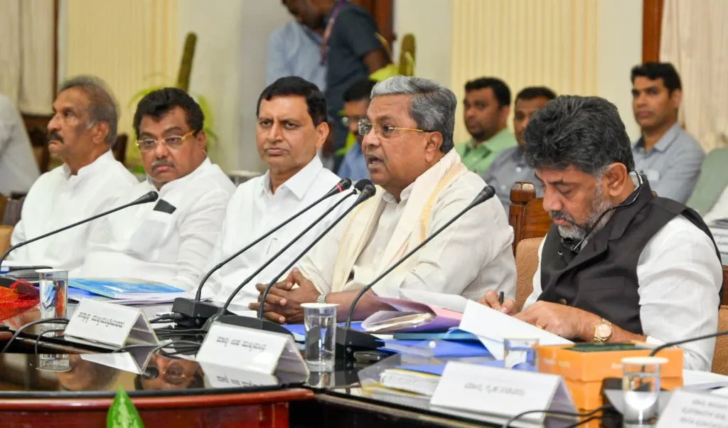 सरकारच्या योजना जनतेपर्यंत पोहोचवा Communicate the schemes of the government to the people