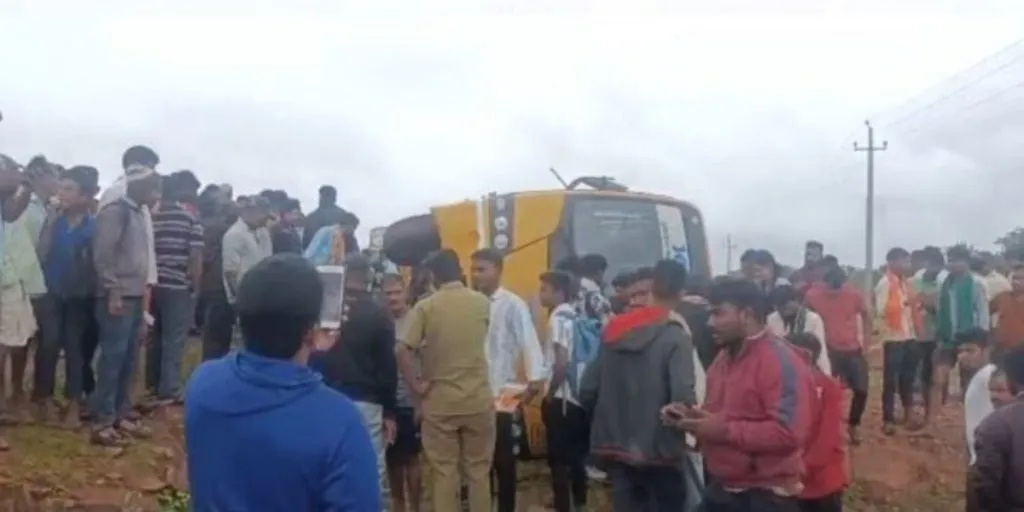 A school bus carrying students overturned in Belgaum; six students were seriously injured