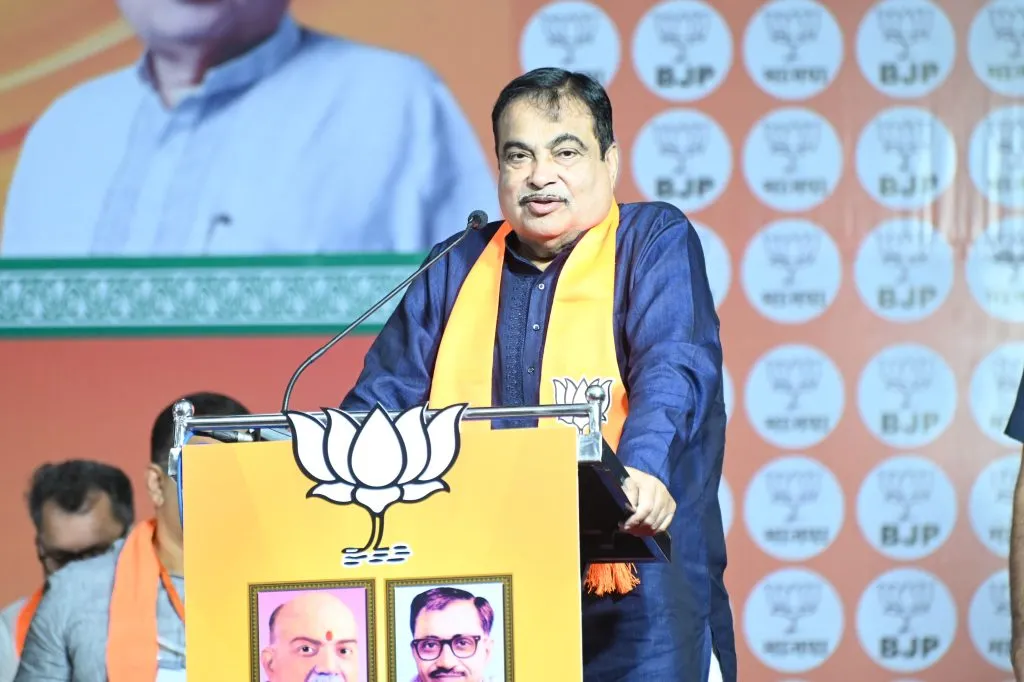 जनतेशी ‘कनेक्ट’ रहा Stay connected with the public