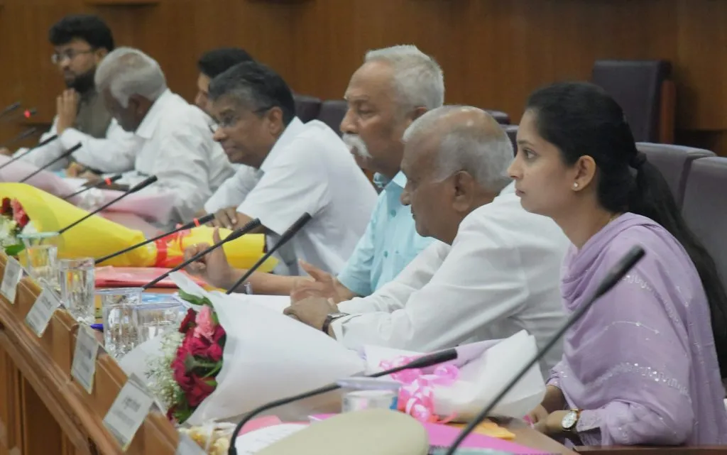 डेंग्यू थोपविण्यासाठी सतर्क रहा Be alert for dengue infection