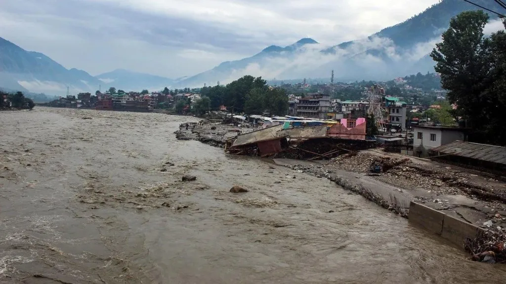 उत्तर प्रदेशमध्ये पावसाचा जोर Heavy rains in Uttar Pradesh