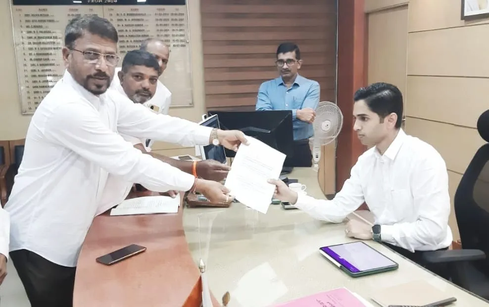 Stop heavy traffic through Chorla