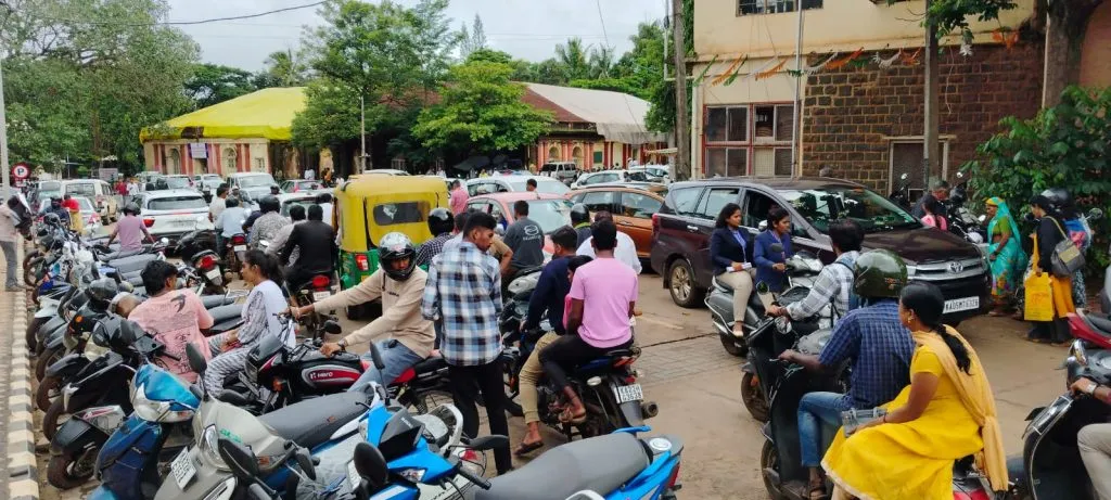 Demand to discipline the parking in Collectorate premises