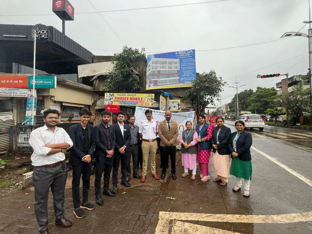 गोगटे कॉलेजतर्फे वाहतूक व्यवस्थापन उपक्रम Traffic Management Activities by Gogte College