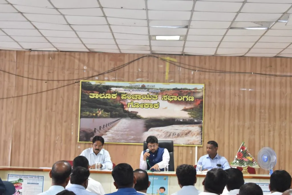 विभागस्तरावर स्टेडियम उभारावे A stadium should be constructed at the divisional level