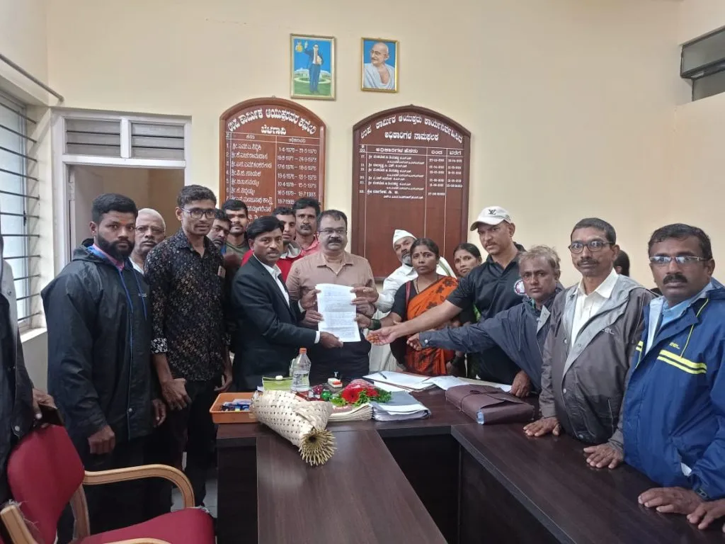 बांधकाम कामगारांना योजनांचा लाभ द्या Give benefit schemes to construction workers