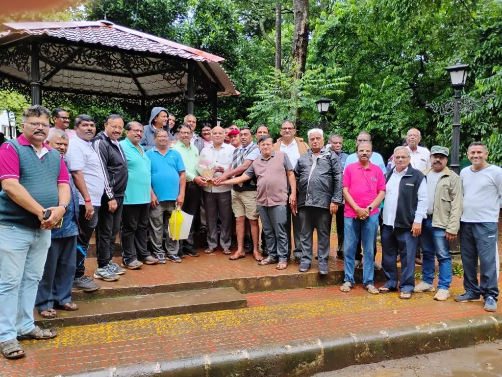 Ush: Balasaheb Kakatkar's birthday was celebrated yesterday by Mitra Parivar