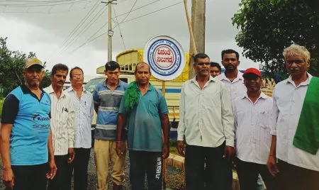 Farmers put up 'Vinanti Thacha' board