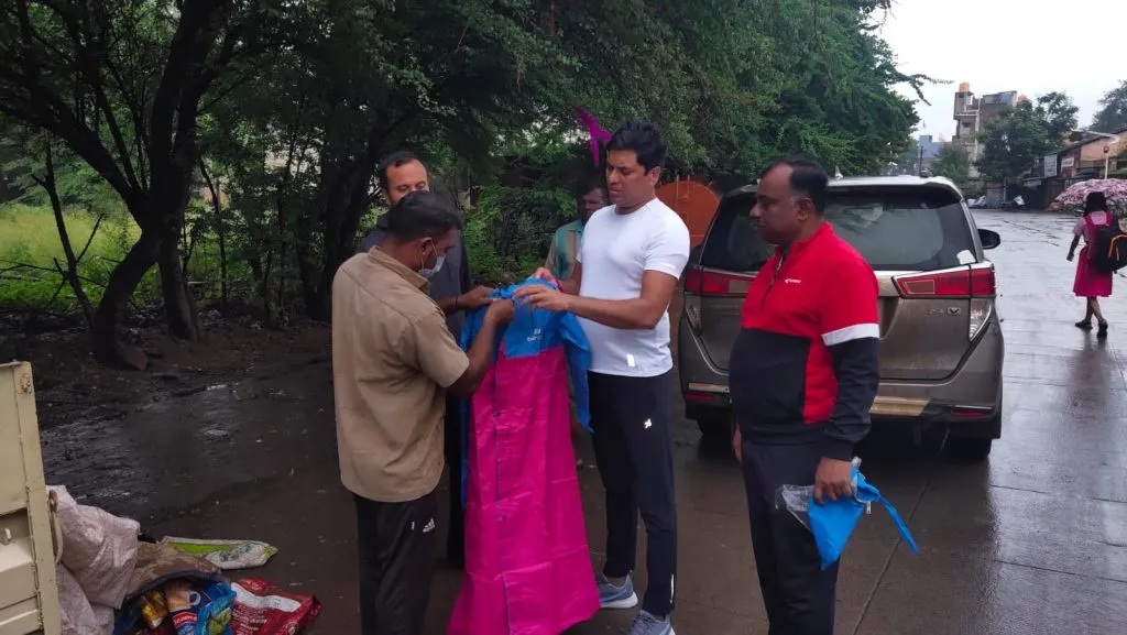 On Saturday early morning, municipal commissioner on the street