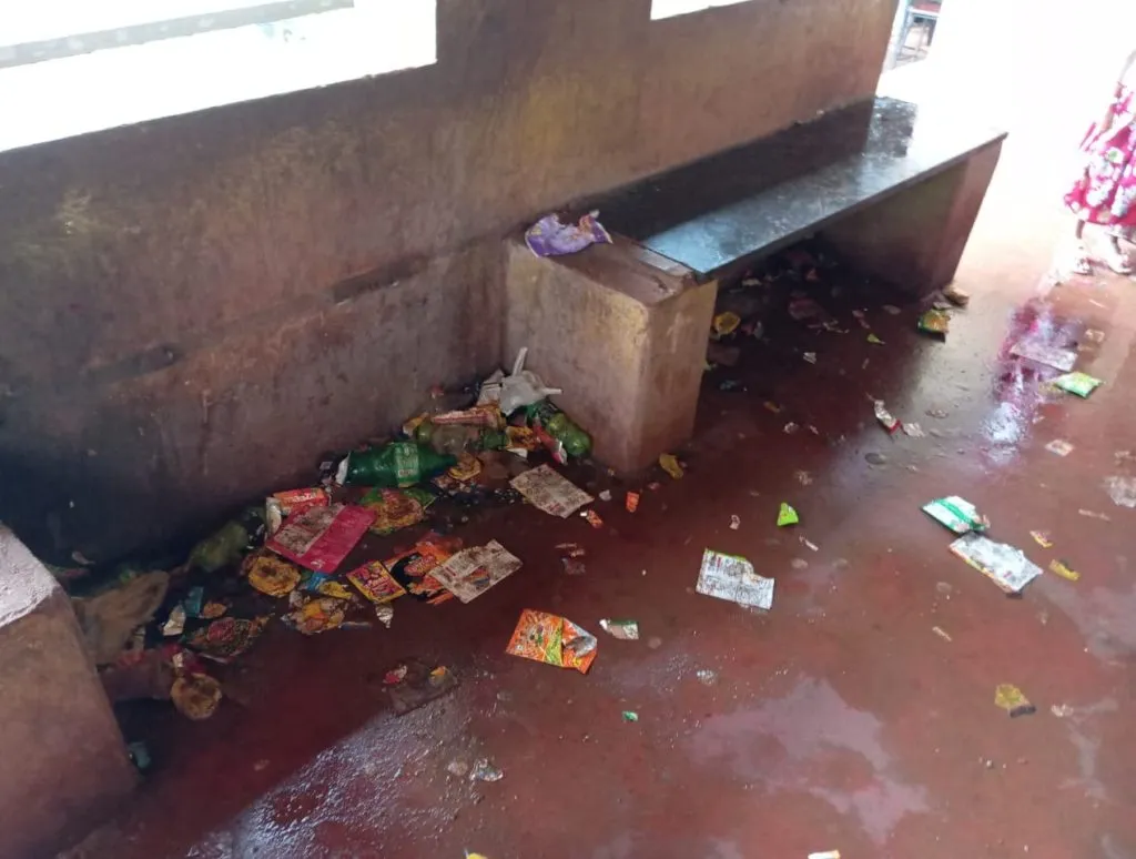 Garbage reigns at Jamboti Bus Stand