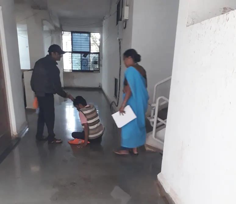 मनपा कार्यालयात घसरून व्यक्ती जखमी Person injured after falling in municipal office