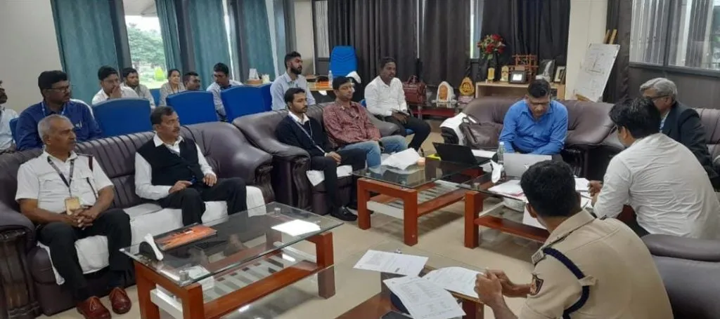 Meeting on airport-runway security