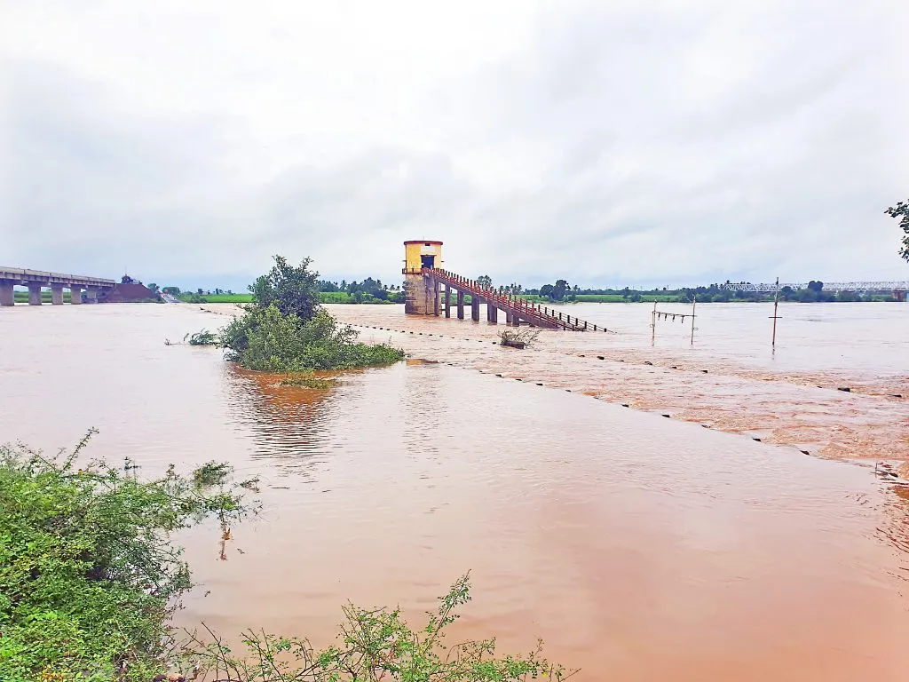 25 bridges in the district are under water and blasting in Vandi Ghat has also been stopped