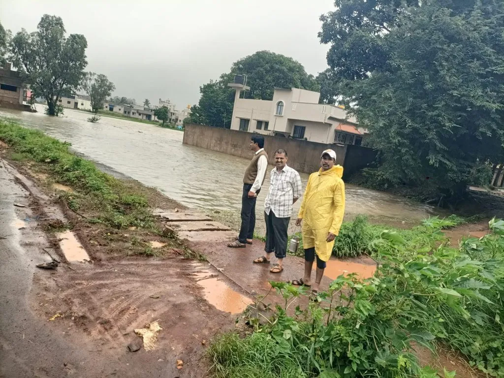 Paddy crop under water in Brahmanagar area of ​​Majgaon