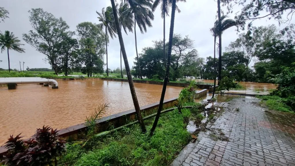 हिंडलगा पंपिंग स्टेशनला पाण्याचा वेढा Hindalga Pumping Station under water siege