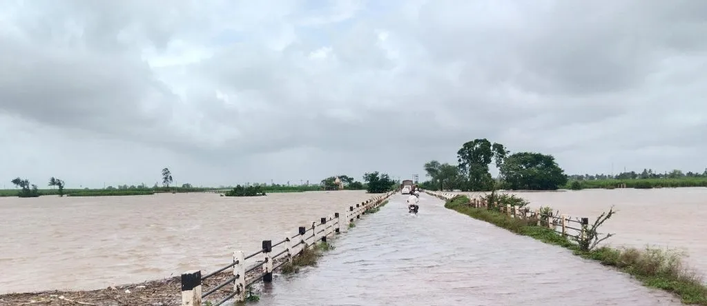 दूधगंगेने ओलांडली इशारा पातळी Dudhganga has crossed the alert level