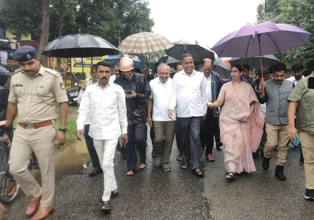 The government will immediately provide compensation to the flood victims