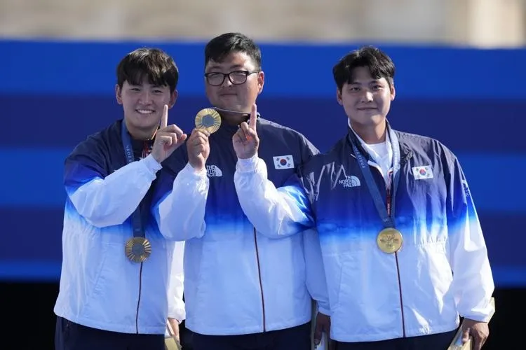 पुरुष सांघिक तिरंदाजीत द.कोरियाला सुवर्ण South Korea wins gold in men's team archery