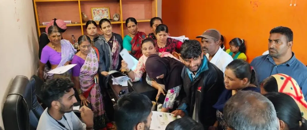 Crowd of citizens for ration card at Tehsildar office