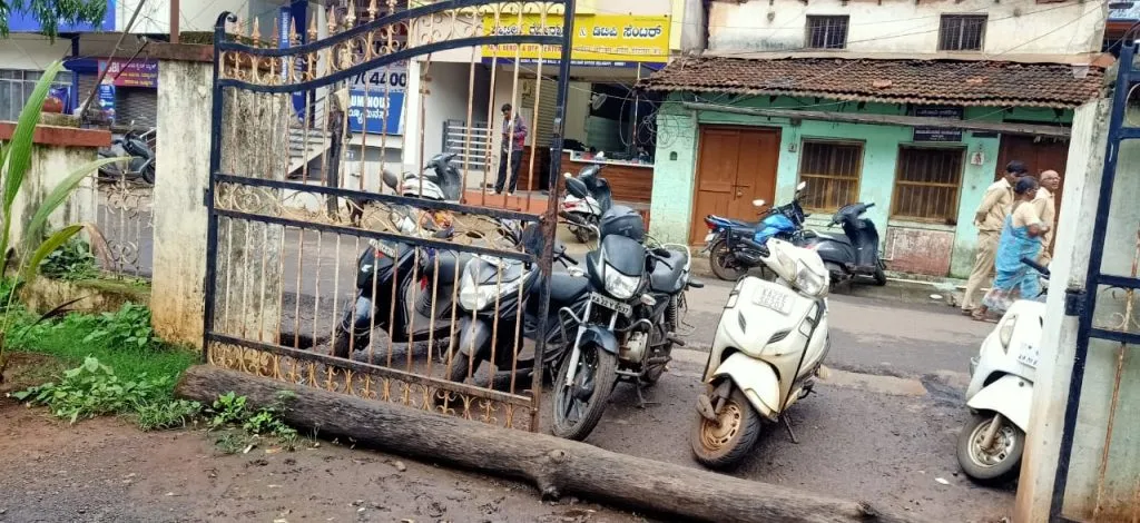 Provide parking facility as before at Tehsil Office