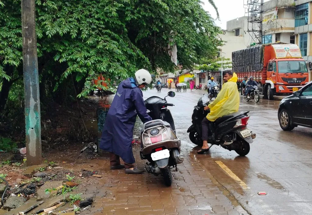 Garbage thrower caught on edge