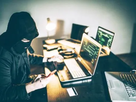 ऑनलाईन ट्रेडिंगच्या आमिषाने अठरा लाखांची फसवणूक Eighteen lakh fraud with the lure of online trading