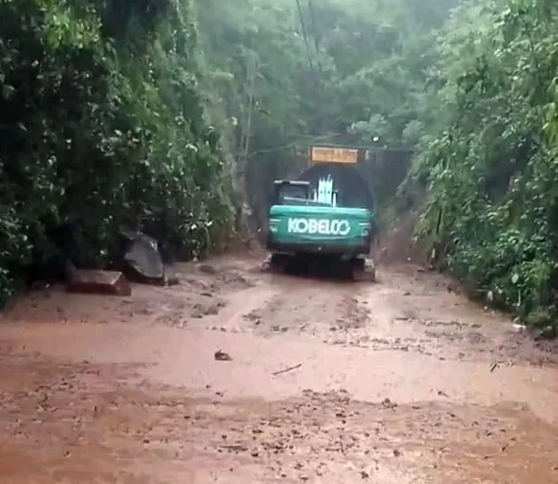 The crack on the Konkan railway line was removed after 24 hours