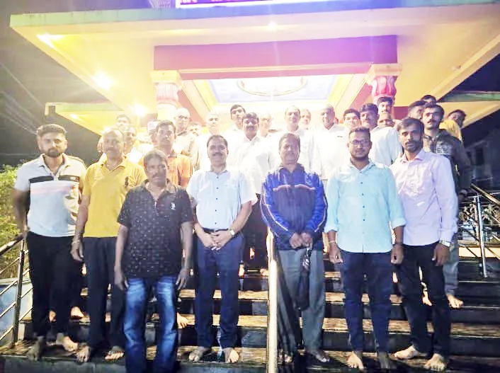 सीमाप्रश्नाच्या लढ्याला बळकटी देण्यासाठी प्रयत्न करा Try to strengthen the border issue struggle