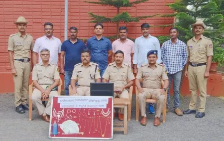 Two thieves arrested, 6 lakhs in compensation seized
