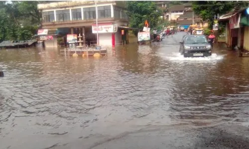 चिपळुणात मुसळधार पावसामुळे धडकी, राजापुरात पूर; बाजारपूल, वडनाका परिसरात या नद्यांना पाणी Chiplun Rajapur Water rivers