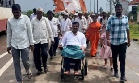 शियेतील विलास पाटील यांची व्हीलचेयर वरून १७ किलोमीटर वारी