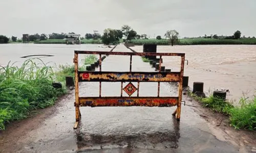 संततधार सुरूच, वारणेवरील सर्व बंधारे पाण्याखाली,अनेक मार्ग बंद Kolhapur Panhala Rain dams full Varna river
