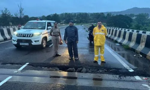 भरणेतील नव्या जगबुडी पुलावरील वाहतूक बंद! एका मार्गिकेचा पूल मध्यभागी उखडल्याचा परिणाम Jagbudi bridge