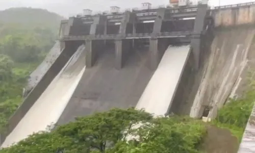 चांदोली धरणातून ८८७४ क्यूसेकने प्रतिसेकंद विसर्ग : ८५.१३ टक्के धरण भरले! वारणाकाठ जलमय Chandoli dam