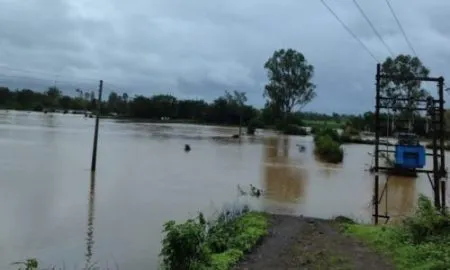 पावसाचा जोर ओसरला! चांदोली धरणातून १२२८५ क्युसेक विसर्ग : वारणा नदीकाठच्या गावांना पुराचा वेढा कायम Chandoli Dam
