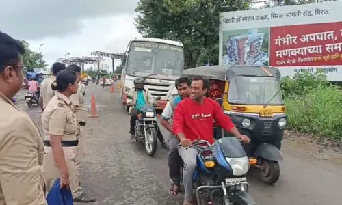 सांगली- कोल्हापूर बायपास मार्ग वाहतुकीसाठी बंद! उदगाव टोल नाका जवळ जयसिंगपूर पोलीस प्रशासनाचा बंदोबस्त Sangli-Kolhapur bypass road