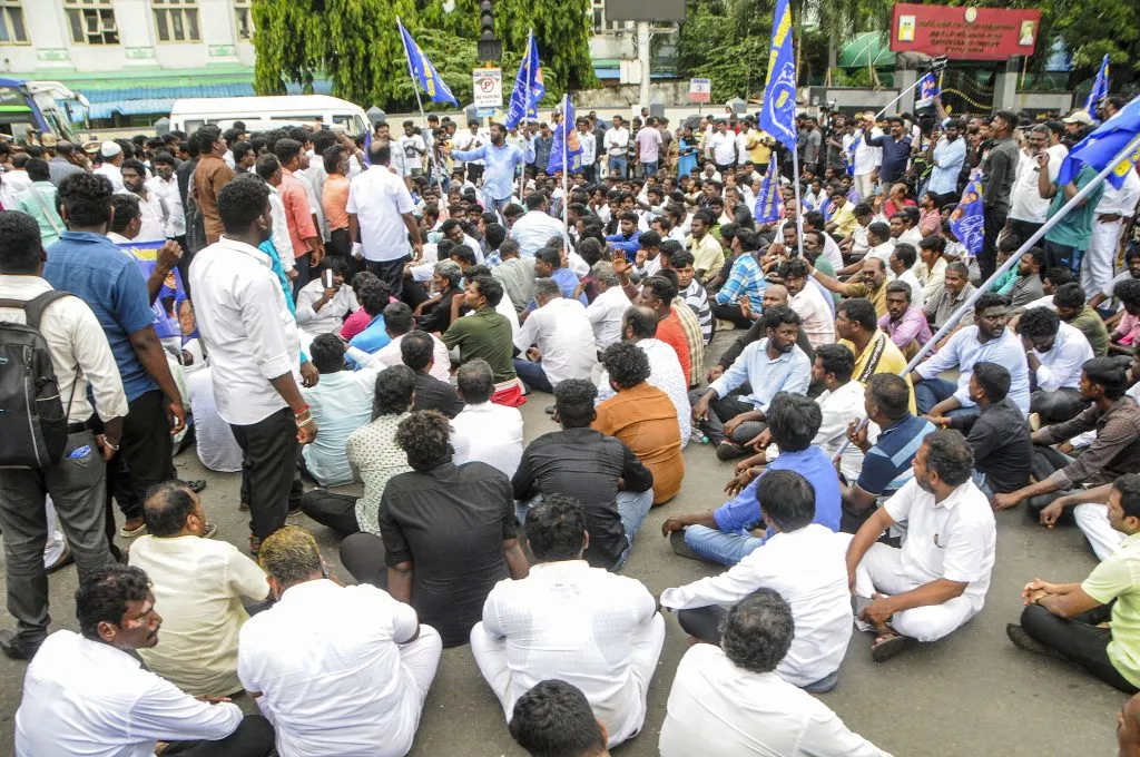 बसप नेत्याच्या हत्येचे तीव्र पडसाद BSP leader's murder has strong repercussions