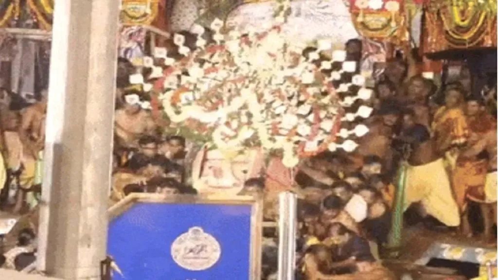 The idol of God Balabhadra fell on the servants