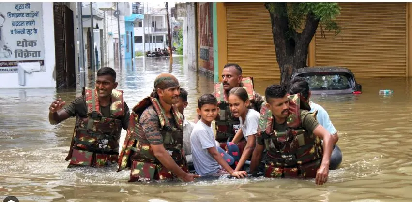 Floods in Uttar Pradesh; 350 villages under water