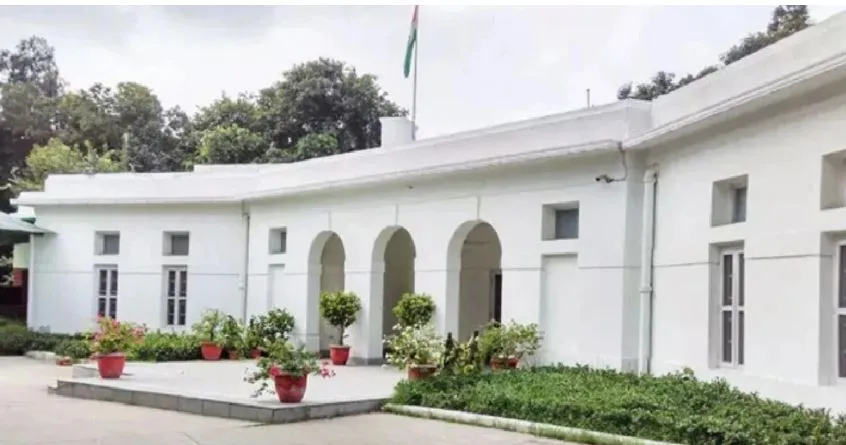 200 former MPs will have to leave the luxurious bungalow