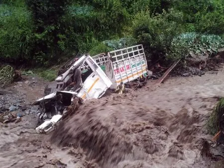 हिमाचल प्रदेशमध्ये ‘ढगफुटी’ने हाहाकार Havoc due to 'cloudburst' in Himachal Pradesh