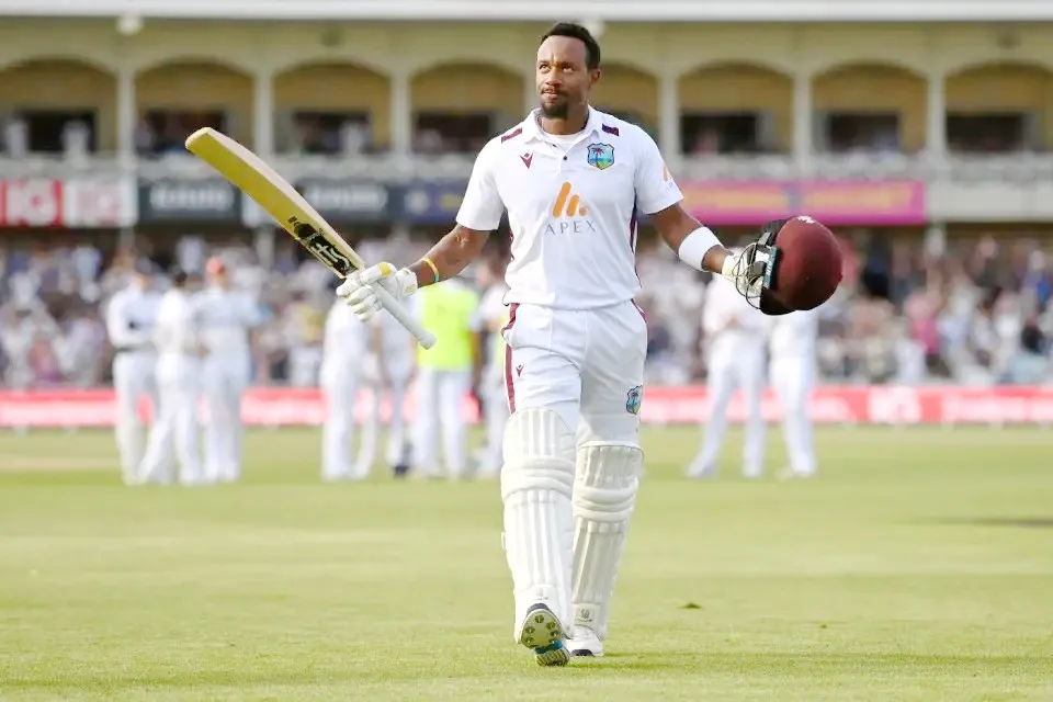 विंडीजला पहिल्या डावात 41 धावांची आघाडी, हॉजचे शतक Windies lead by 41 runs in the first innings, Hodge's century