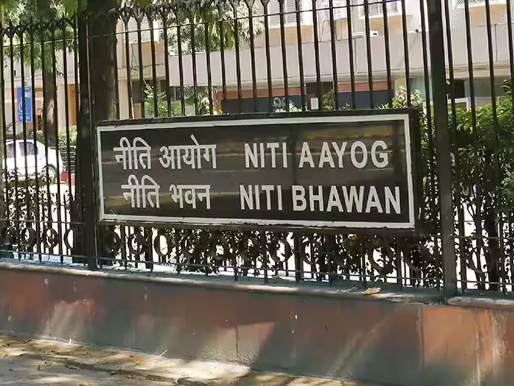 केंद्राकडून नीती आयोगाची पुनर्रचना