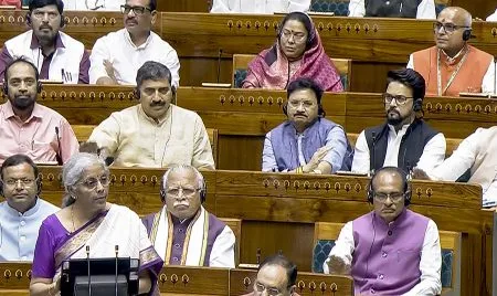 निर्मला सीतारामन यांच्याकडून बजेट सादर, महत्वाचे मुद्दे Budget presentation by Nirmala Sitharaman, important announcements