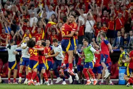 Spain beat France 2-1 in the final