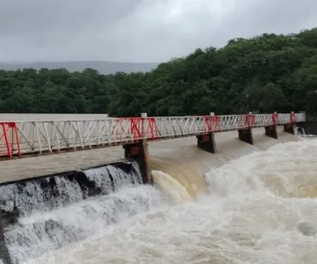 राधानगरी धरणाचे चार स्वयंचलित दरवाजे खुले: 7212 क्यूसेकने विसर्ग सुरु, नदीकाठच्या नागरिकांना सावधानतेचा इशारा Radhanagari dam