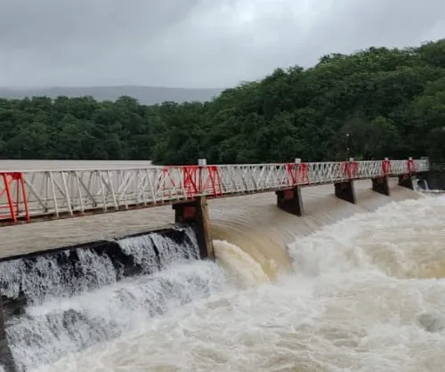 राधानगरी धरणाचे चार स्वयंचलित दरवाजे खुले: 7212 क्यूसेकने विसर्ग सुरु, नदीकाठच्या नागरिकांना सावधानतेचा इशारा Radhanagari dam