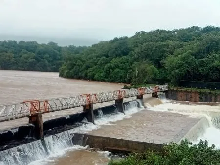 Kolhapur Breaking : राधानगरी धरण १०० टक्के भरले; १ दरवाजा उघडला ! धरणातून 2928 क्युसेकचा विसर्ग सुरू