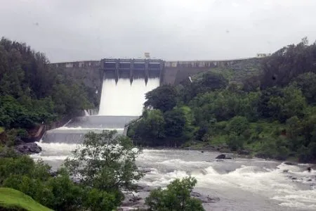 चांदोली धरणातून १०४६० क्यूसेसने विसर्ग : वारणा नदीकाठच्या गावांना सतर्कतेचा इशारा : ८७. १० टक्के धरण भरले chandoli Dam
